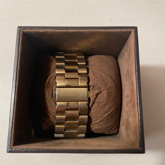 Unisex Michael Kors Oversized Runway Watch - Picture 2 of 3